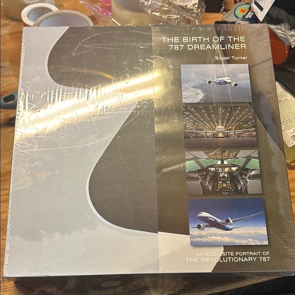 The Birth of the 787 Dreamliner Book - Picture 3 of 8